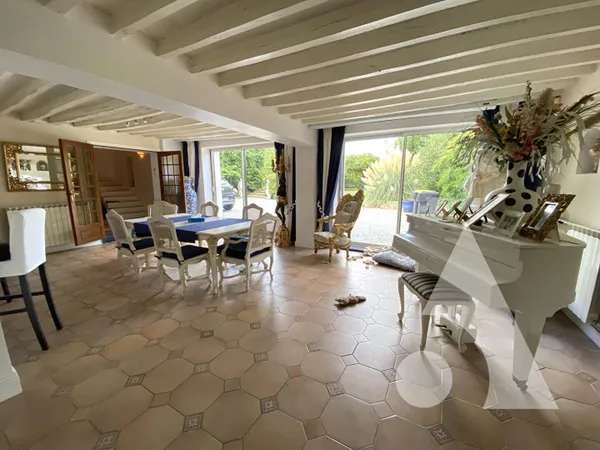 MAISON 260 M² - 5 CHAMBRES AVEC TERRAIN - PEROY LES GOMBRIES