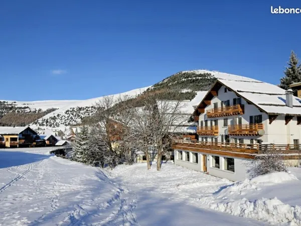 RARE À L'ALPE D'HUEZ - Chalet de prestige 444 m² ski aux pieds avec terrasse panoramique de 91 m²