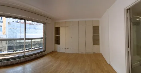 Loue appartement T1 35,4m² +10m² balcon, rue Sainte Félicité, Paris 15ème