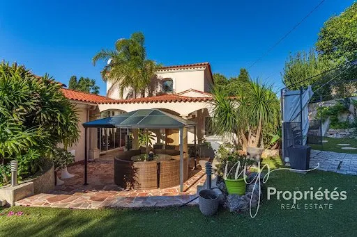 Maison 10 pièces 336 m²