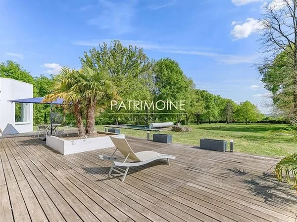 Maison 9 pièces 350 m²