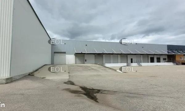 Local industriel 6 056 m²