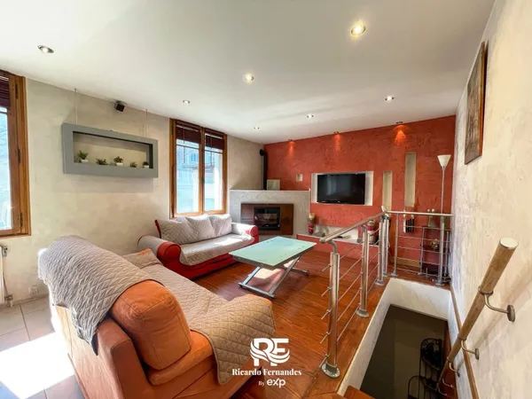 T3 atypique sur 2 niveaux avec espace indépendant - 83 m² An