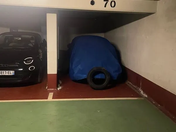 Location Parking Levallois