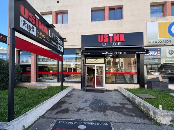 Secteur Cannes Tourrades - Bail sur Local Commercial de 370m 2 à Céder