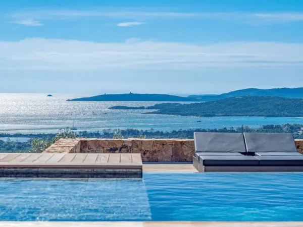 Superbe villa avec vue mer panoramique exceptionnelle à louer