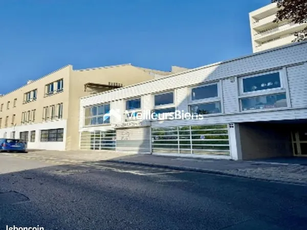 Local bureaux 750 m²