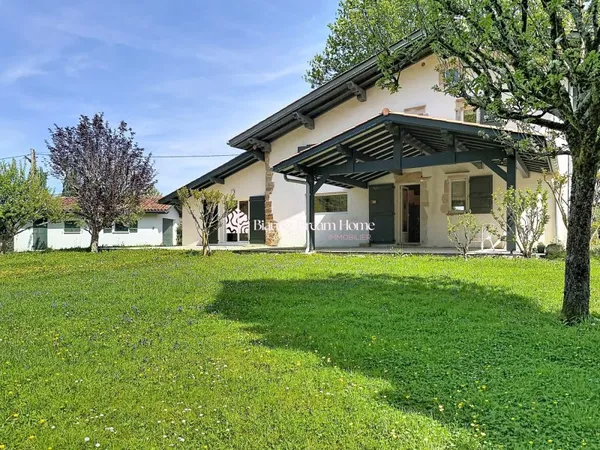 Maison basque de caractère sans vis à vis