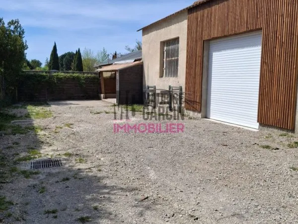 Local professionnel 3 pièces 158 m²