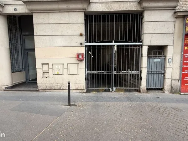 Double box fermé - 27,6 m² - Paris 17e/18e
