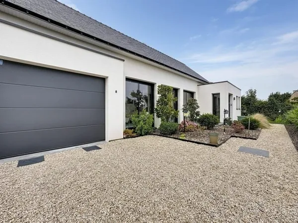 PLOUHARNEL : Proche centre, maison neuve de plain-pied