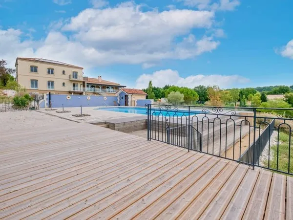 Maison de prestige d'environ 423m2 avec vue panoramique, piscine, gîte indépendant de 80m2 et presta