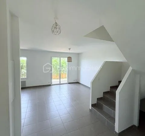 Salon-de-Provence - Villa T4 avec terrasses, garage et parkings : opportunité à saisir-1ère achat ou