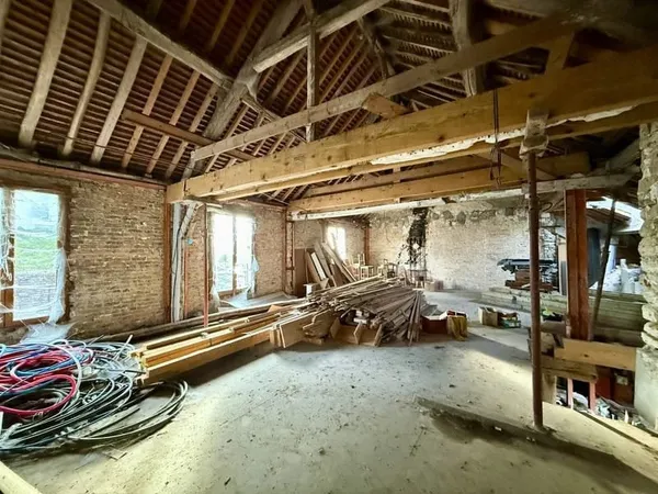 Maison de caractère, à rénover, à vendre -