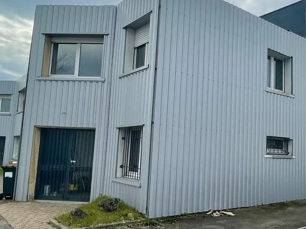 Local : Bureaux + Entrepôt