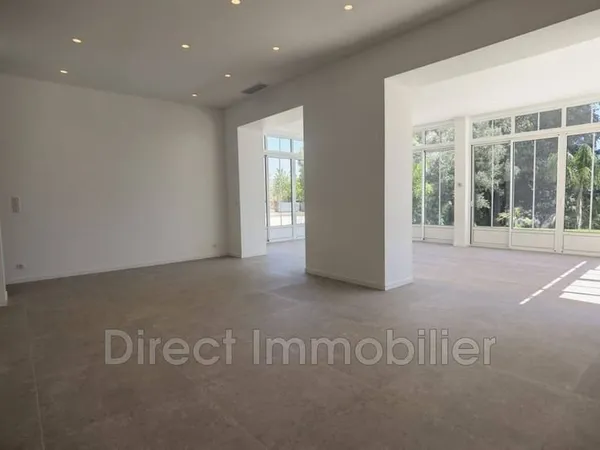 Maison 6 pièces 245 m²