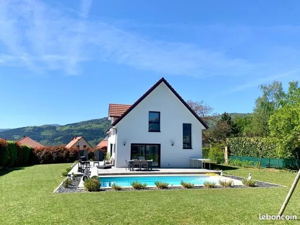 Maison contemporaine -11 Ares - garage trois voitures - vue dégagée avec piscine chauffée