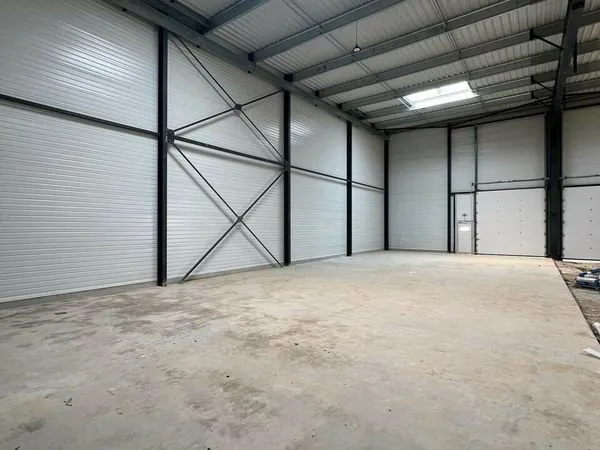 LOCAL D'ACTIVITE 430 m² LOUVRES