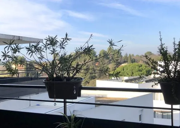 Dernier étage baigné de lumière avec terrasse d'exception