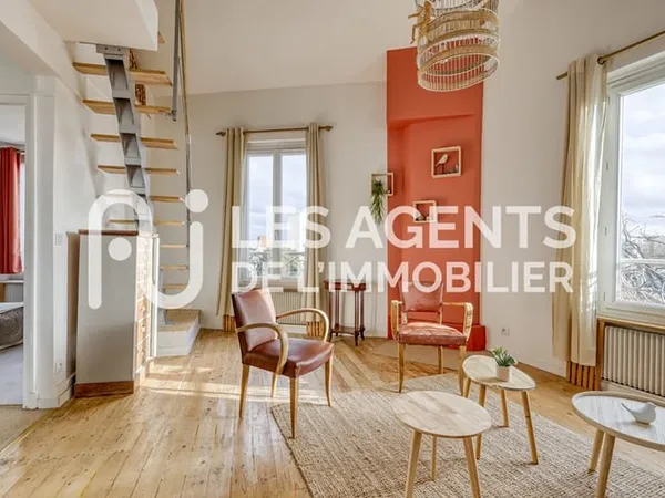 Appartement avec mezzanine meublé et lumineux Vue La Défense Colombes