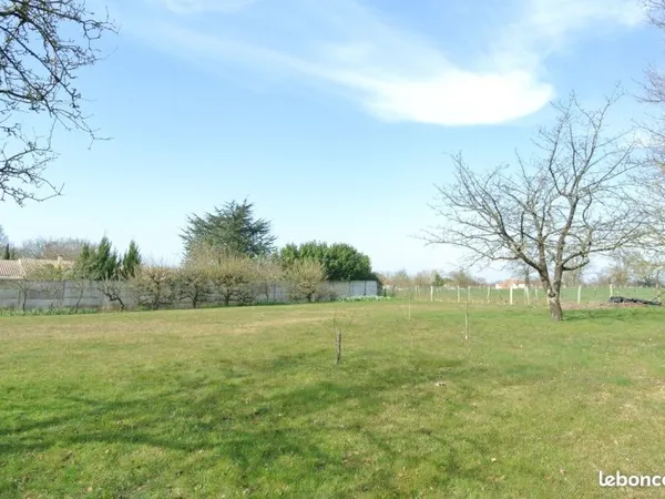 Terrain constructible de 1265 m²