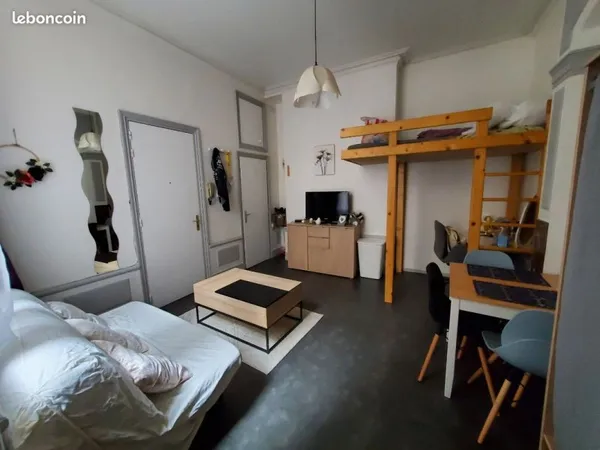 Studio vieille ville climatisé proche pépinière