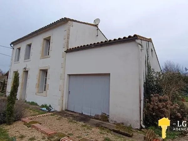 Maison en pierres 3 chambres, piscine, terrain clos de 1000m