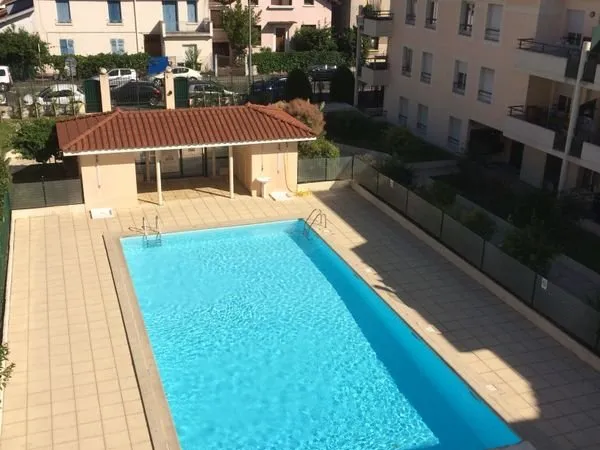 Très beau T3 dans résidence avec piscine