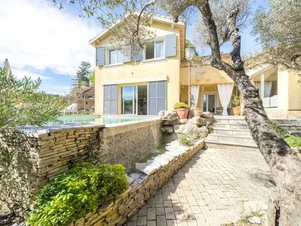 Villa avec dépendances, jardin exceptionnel, 6 pièces, 197 m²