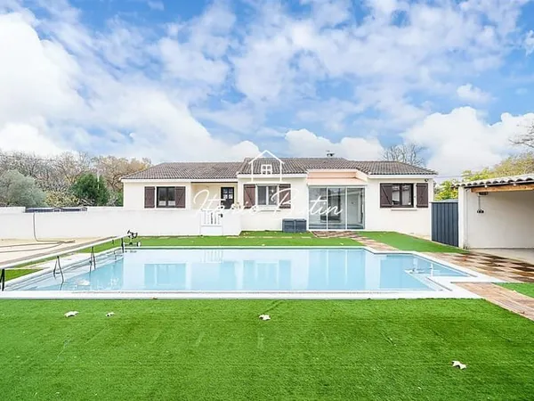 Superbe villa familiale 6 pièces avec piscine et grand jardin