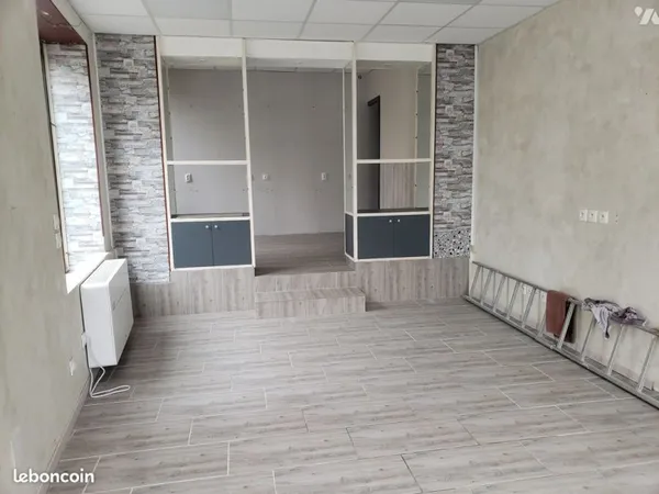 Local d'Activités 42 m² CEZY