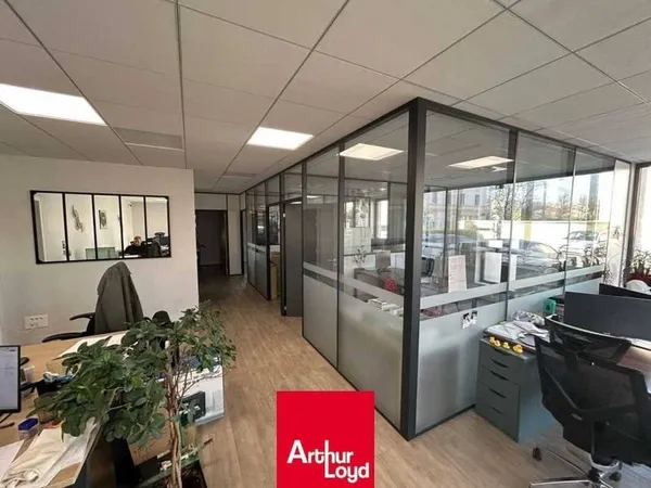 Bureau 281 m²