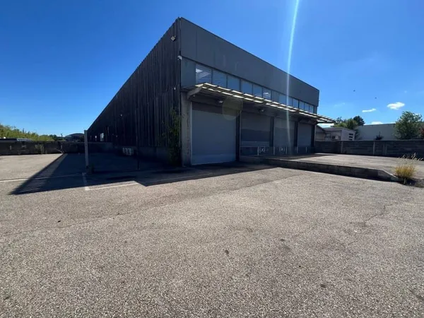 Local d'activité 500 m²