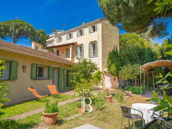 CANNES CROIX DES GARDES - VILLA 150 M2 - VUE DEGAGEE