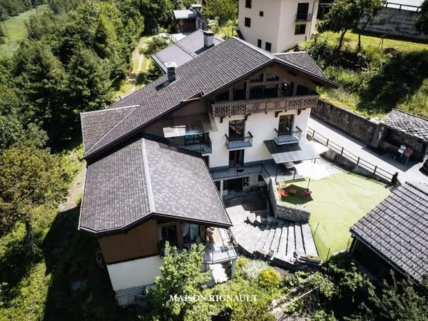 Maison 7 pièces 252 m²