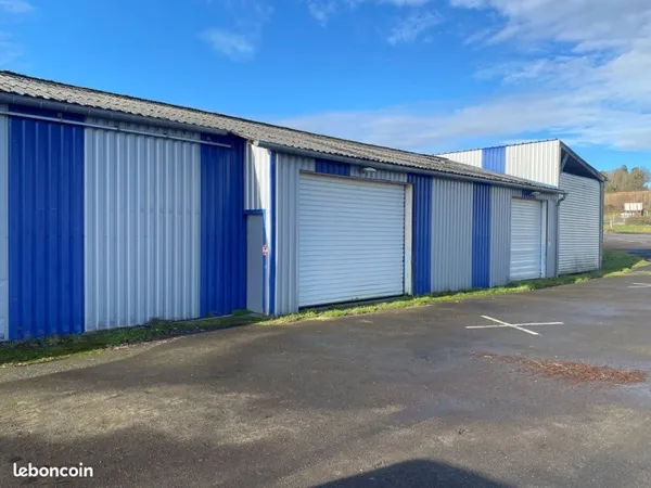 Entrepôt & Bureaux - 850 m² - Axe Sourdeval / Ger
