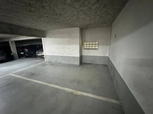 Parking 12 m²