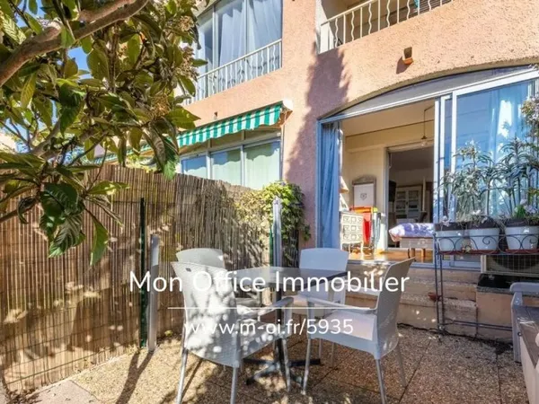 Référence : 5935-MDI - Studio à 950 mètres du port avec jardin