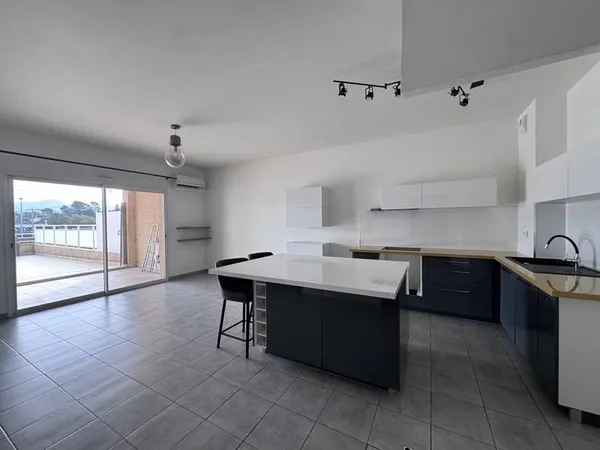 Exclusivité Superbe T2 de 50 m2 avec Terrasse de 115 m2