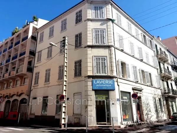 Local commercial 3 pièces 460 m²