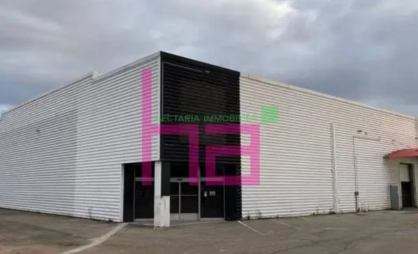 Local d'activité 980 m²