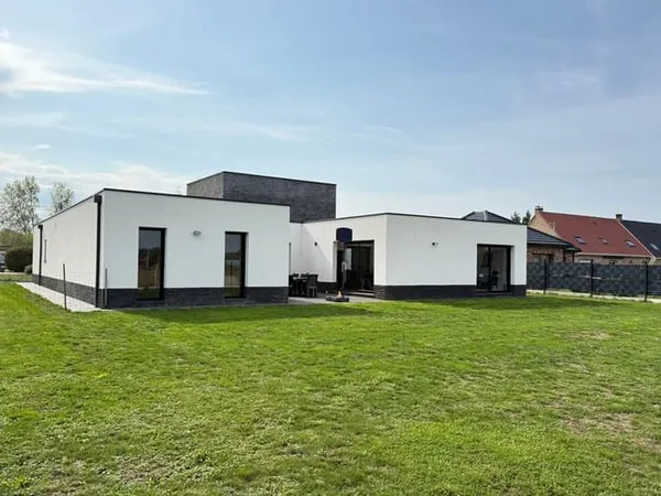 Maison 8 pièces 237 m²