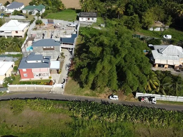 Terrain divisible en deux viabilisé à la grippière PETIT BOURG