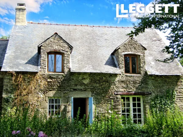 Charmante maison en pierre, avec trois chambres et un jardin, dans un hameau proche de Saint Mars-du