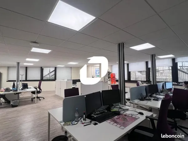 Bureau 544 m²