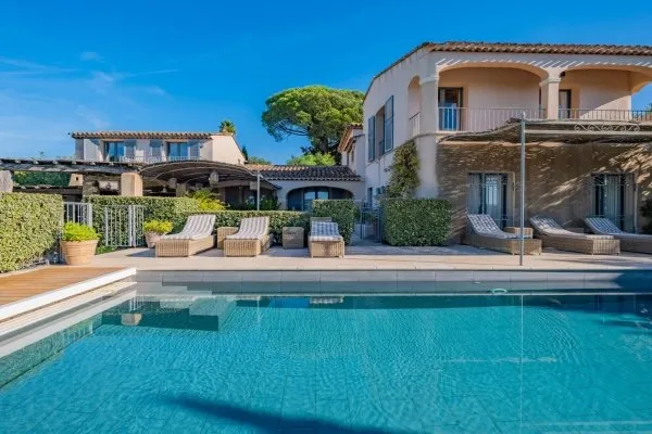 EXCLUSIVITÉ - VILLA DOMAINE PRIVÉ VUE MER