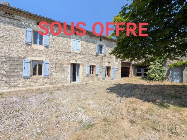 Maison en pierre à rénover avec dépendances