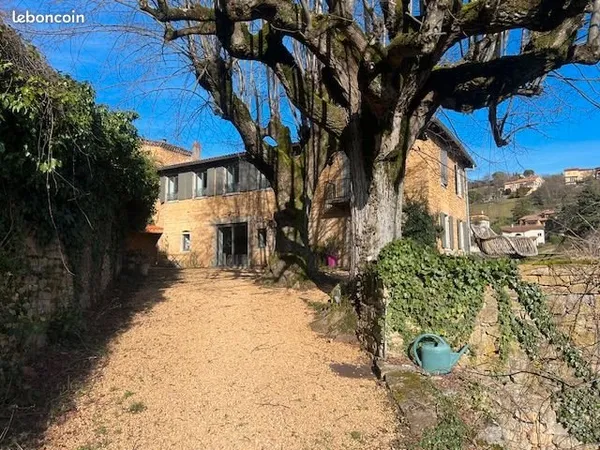 Maison - 6 pièces - 210m²