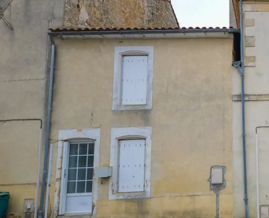 Pour INVESTISSEURS. Maison de bourg.