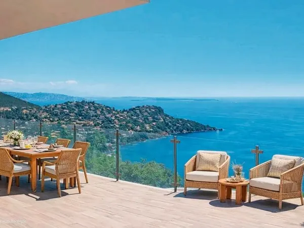 VILLA CONTEMPORAINE NEUVE AVEC VUE MER